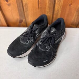 Brooks adrenaline shoes sz 9